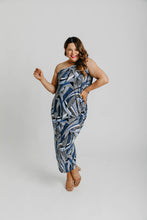 Load image into Gallery viewer, Ess Dress Long - Geo Swirl