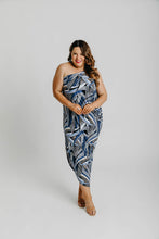 Load image into Gallery viewer, Over 70% OFF Ess Dress Long - Geo Swirl
